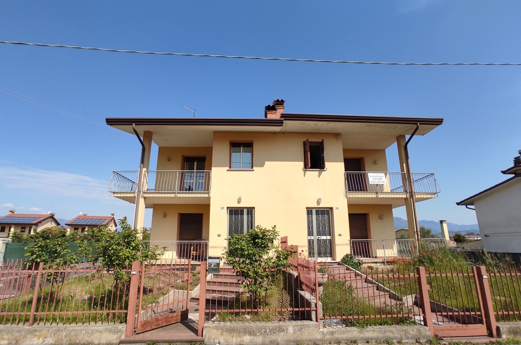 Bifamiliare in vendita a Pederobba