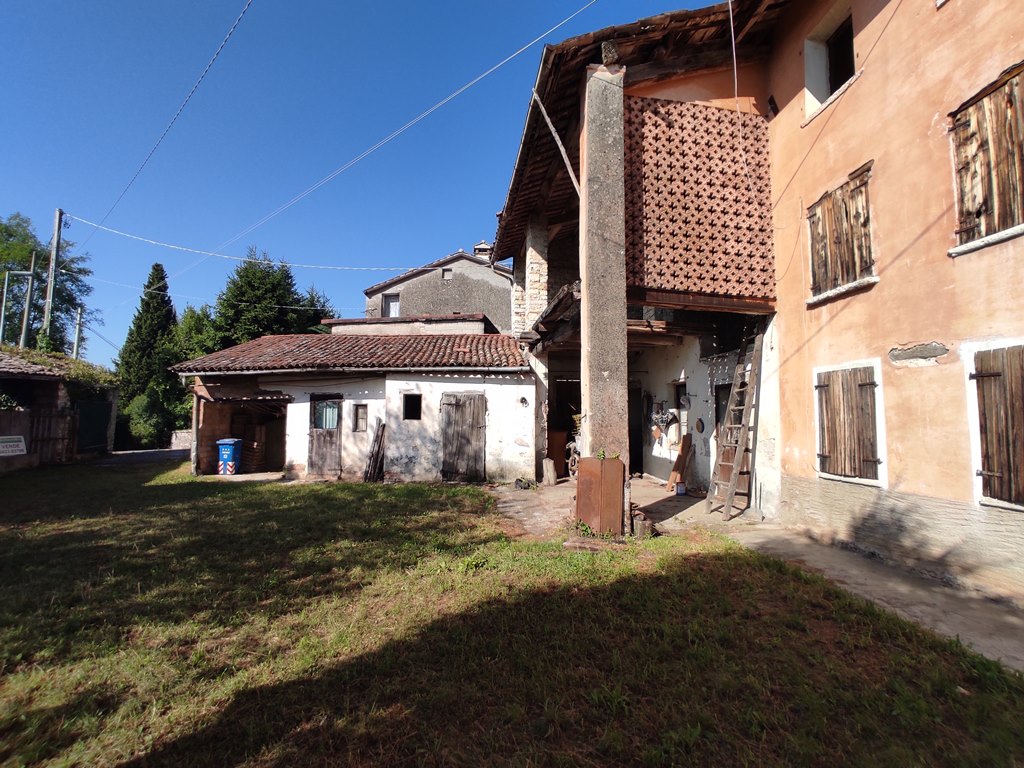 Rustico in vendita a Cavaso del Tomba