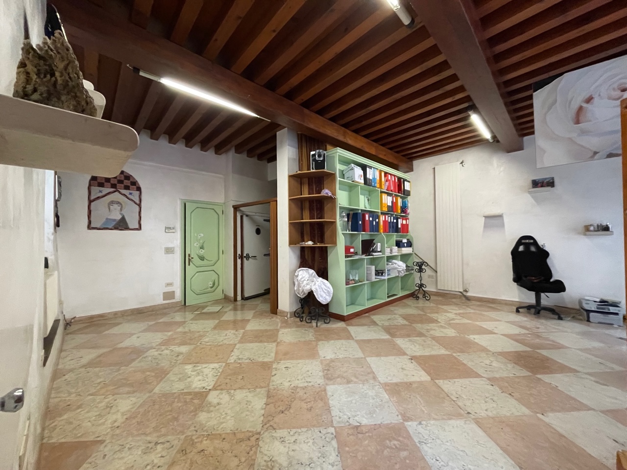 Locale commerciale in vendita a Asolo