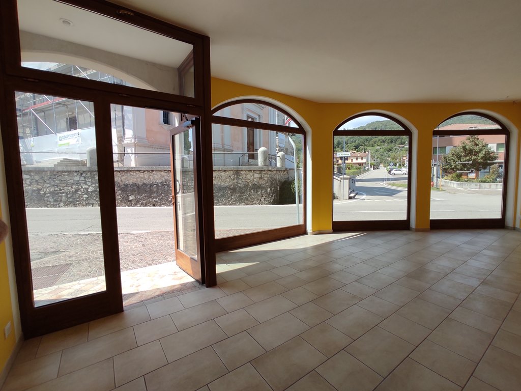 Locale commerciale in affitto a Pederobba