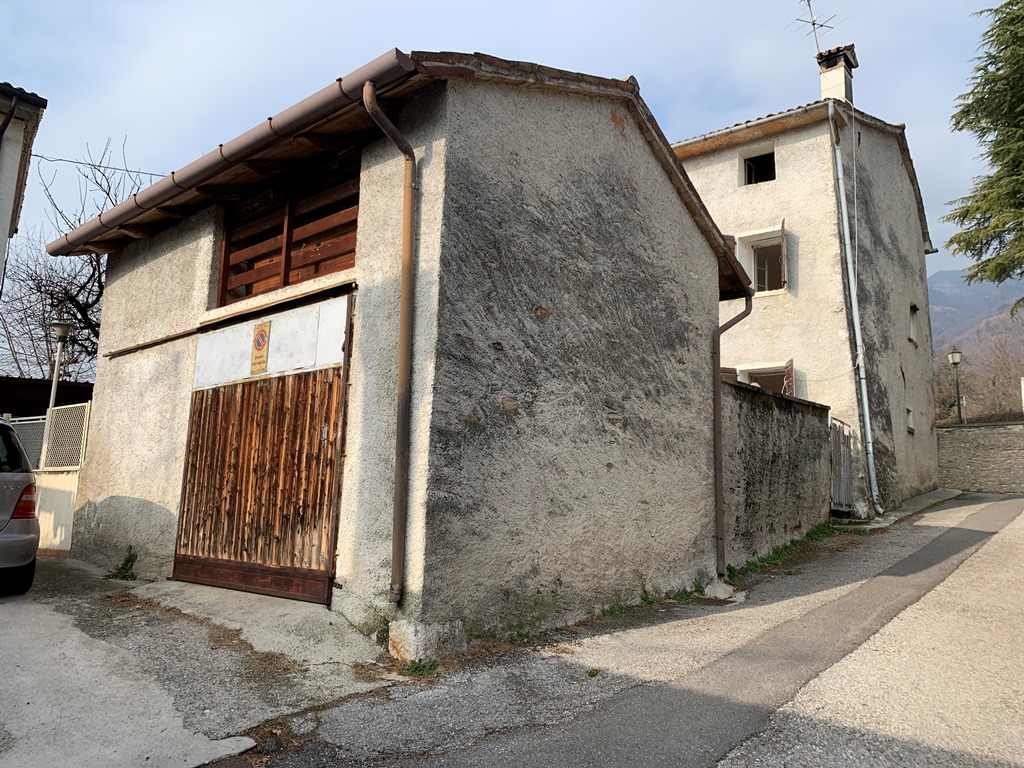Schiera di testa in vendita a Cavaso del Tomba