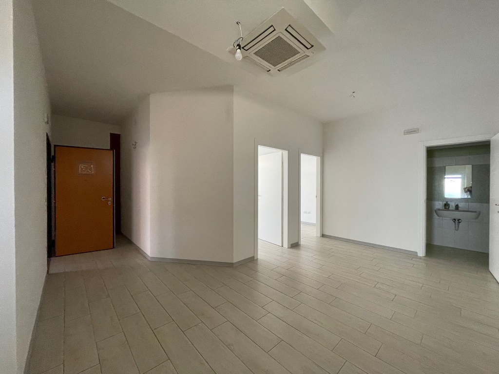 Locale commerciale in affitto a Pederobba