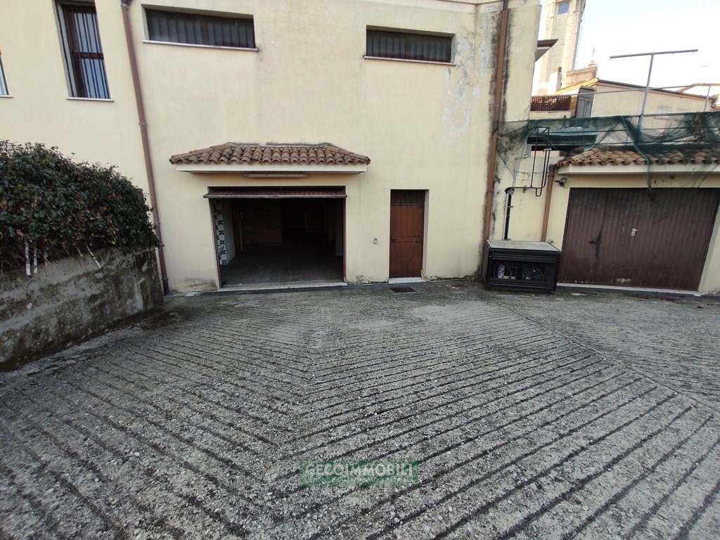 1642761028117